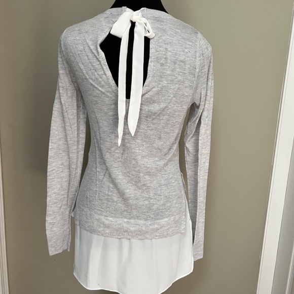 Women’s keyhole top. - Picture 2 of 3